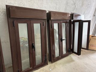 Ventanas de aluminio color marrón