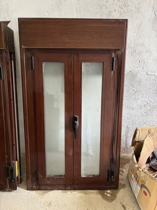 Ventanas de aluminio color marrón