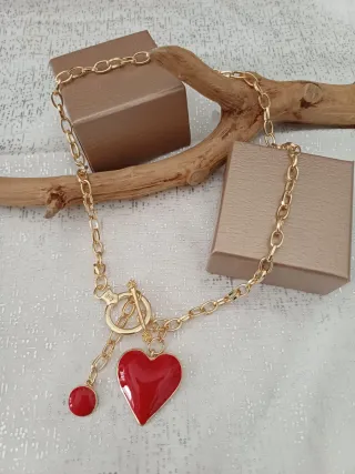 Collana con cuore rosso e cerchio