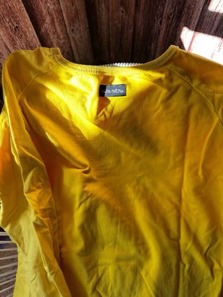 Sudadera Amarilla con Estampado Frida