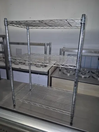 Estantería metálica de 3 baldas