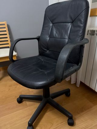 Cadeira de escritório em pele preta