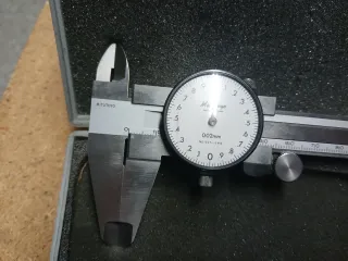 Calibre Mitutoyo con dial 0.02mm