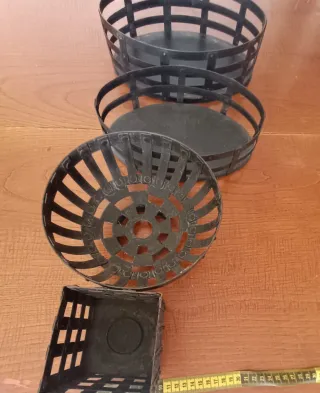 Juego de 4 cestas metálicas negras Estilo rustico.