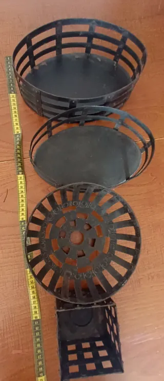 Juego de 4 cestas metálicas negras Estilo rustico.