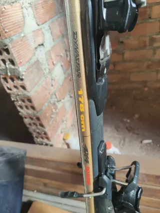 Esquís Dynastar con fijaciones