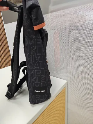 Mochila Calvin Klein Negra y Naranja