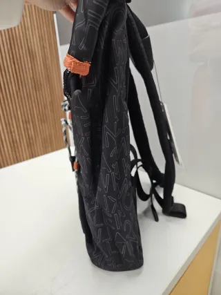 Mochila Calvin Klein Negra y Naranja