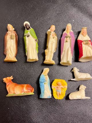 Figure Presepe in Plastica Beige e Viola