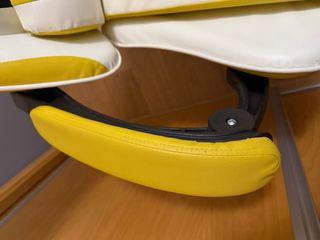 Cadeira Gaming Amarela e Branca