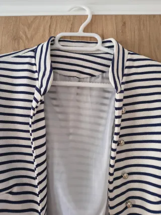 Americana rayas blanca y azul marino entallada