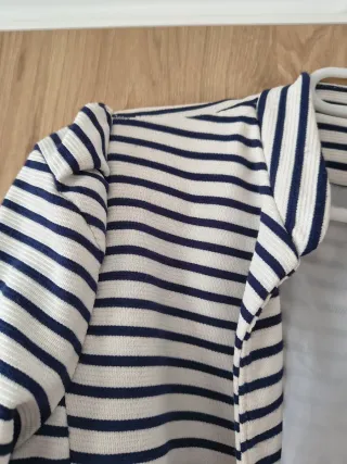 Americana rayas blanca y azul marino entallada