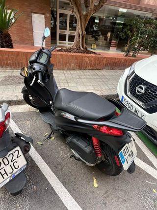 Piaggio Medley S125 Negra en garantía con 12.050km