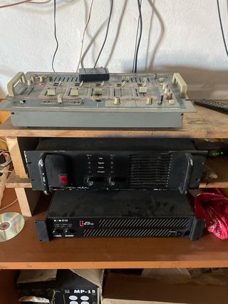 Mesa de Mezclas Vintage y Etapas de Potencia