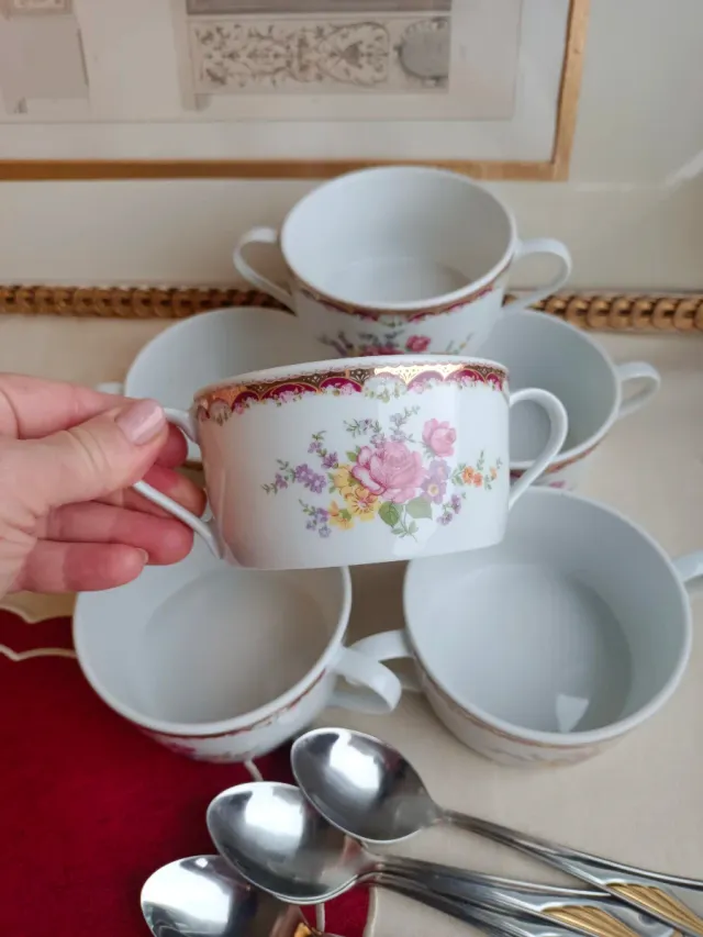 6 tazones y cucharas