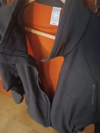 Forro polar hombre negro y naranja