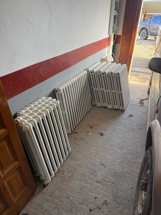 Radiadores de metal blancos