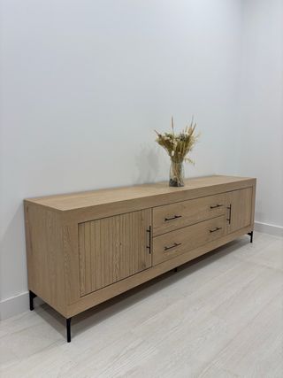 Cómoda de madera natural