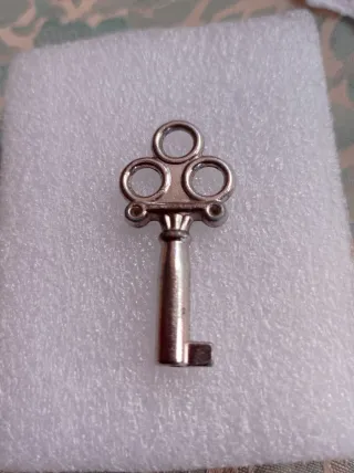Chiave antica con impugnatura a tre cerchi