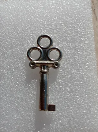 Chiave antica con impugnatura a tre cerchi