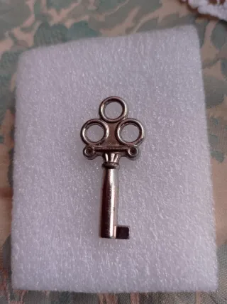 Chiave antica con impugnatura a tre cerchi