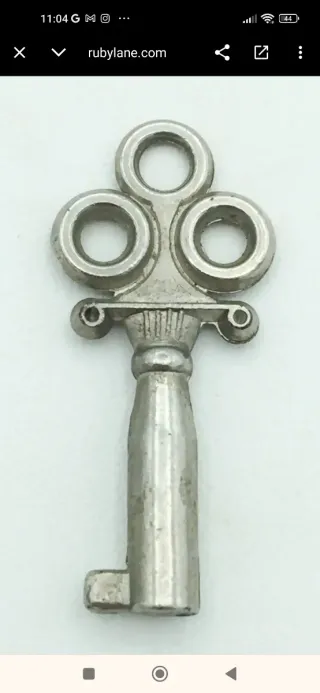 Chiave antica con impugnatura a tre cerchi