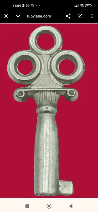 Chiave antica con impugnatura a tre cerchi