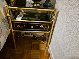 Cómoda y mesitas de noche con espejo