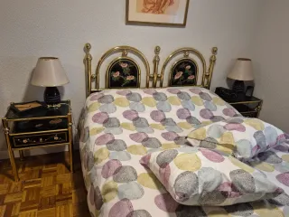 Cómoda y mesitas de noche con espejo