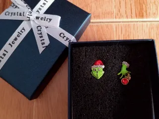 Pendientes Grinch hipoalergénicos acero quirúrgico
