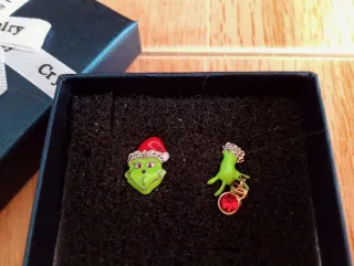 Pendientes Grinch hipoalergénicos acero quirúrgico