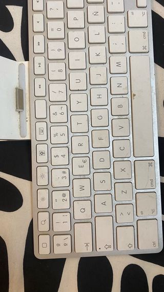 Teclado Apple iPad 1 y 2 con pines.