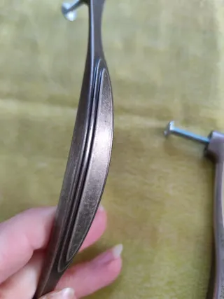 8 Maniglie per mobili in metallo e plastica