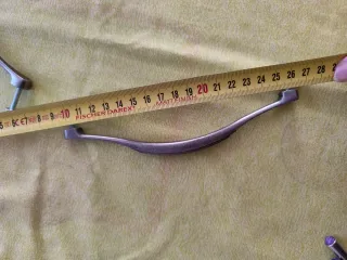 8 Maniglie per mobili in metallo e plastica