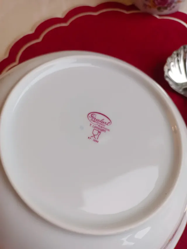 Ensaladera y cubiertos