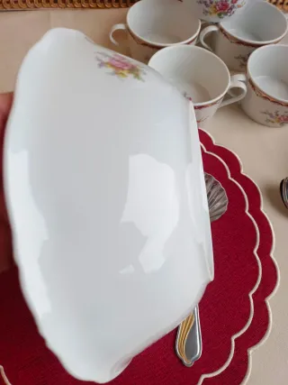 Ensaladera y cubiertos