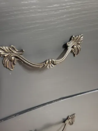 Comoda con cassetti grigio notte e granato inglese