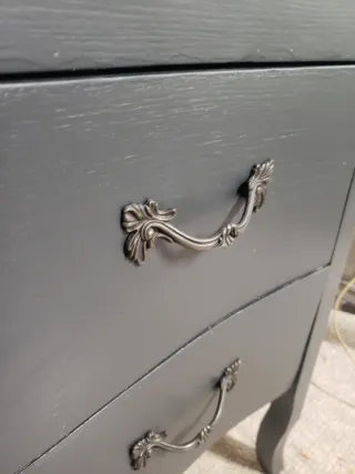 Comoda con cassetti grigio notte e granato inglese