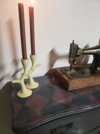 Comoda con cassetti grigio notte e granato inglese