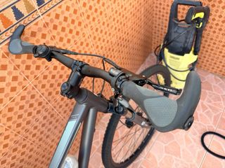 Bicicleta Trekking Riverside 900