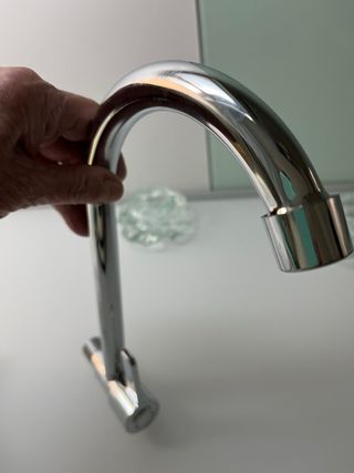 Grifo agua fría caño alto