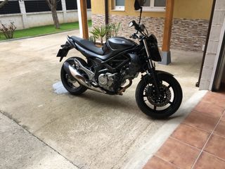 Suzuki Gladius 650 Negra