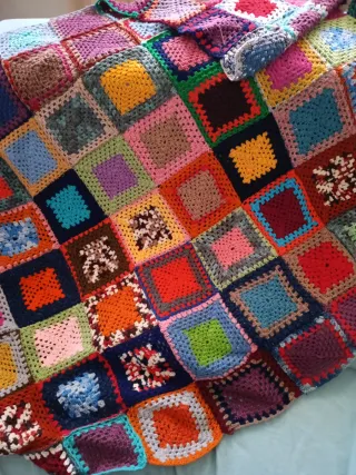 Coperta in lana fatta a mano patchwork.