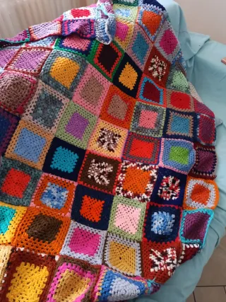 Coperta in lana fatta a mano patchwork.
