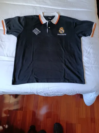 Polo Oficial, Del : Real Madrid. Color : Negro.