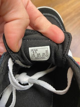 Zapatillas Vans Negras y Blancas