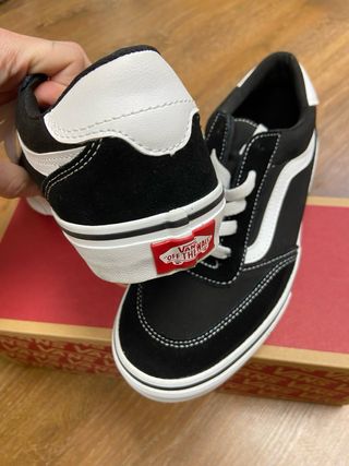 Zapatillas Vans Negras y Blancas