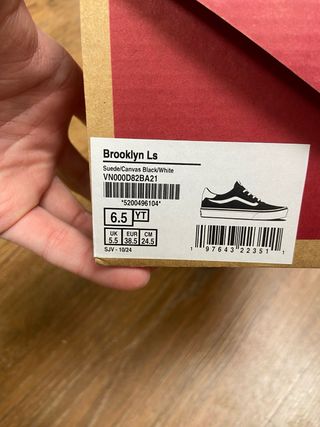 Zapatillas Vans Negras y Blancas