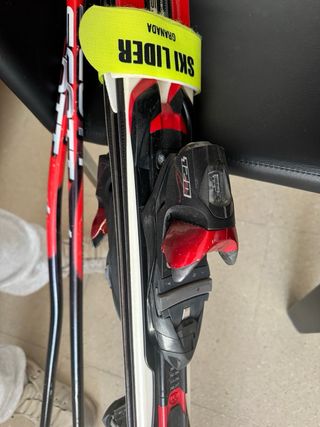 Esquís Rossignol con bastones