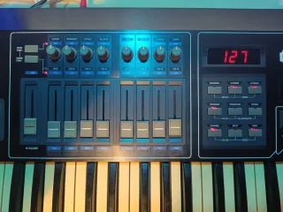 Controlador MIDI CME UF5